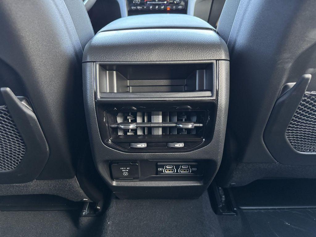 new 2025 Jeep Grand Cherokee car, priced at $38,625