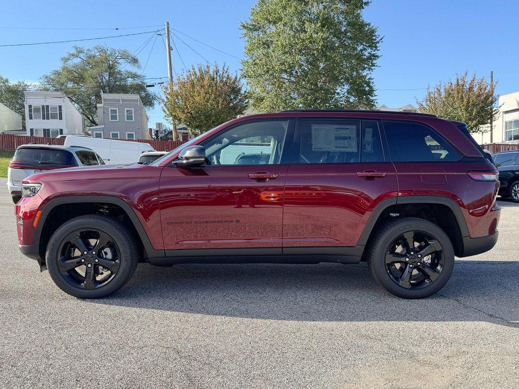 new 2025 Jeep Grand Cherokee car, priced at $38,625