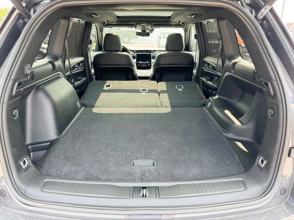 new 2025 Jeep Grand Cherokee car, priced at $48,910
