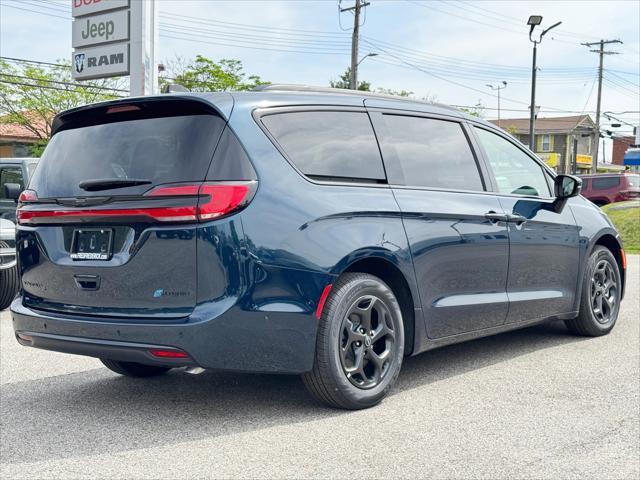 new 2025 Chrysler Pacifica Hybrid car, priced at $53,951