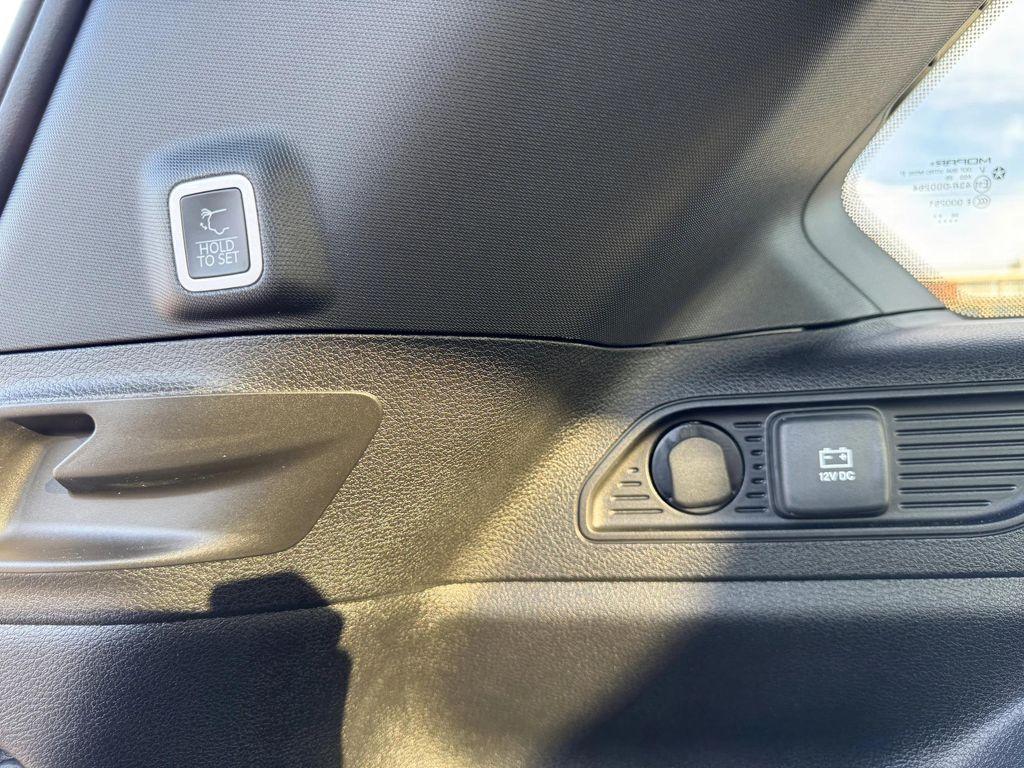 new 2025 Jeep Grand Cherokee car, priced at $35,720