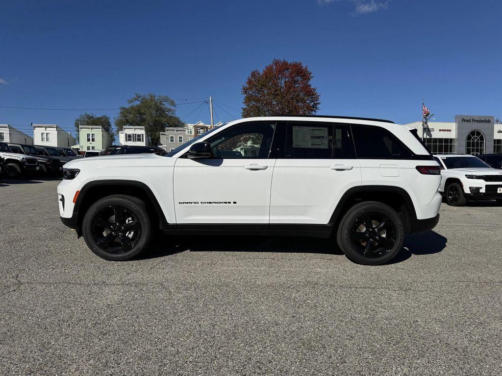 new 2025 Jeep Grand Cherokee car, priced at $38,030