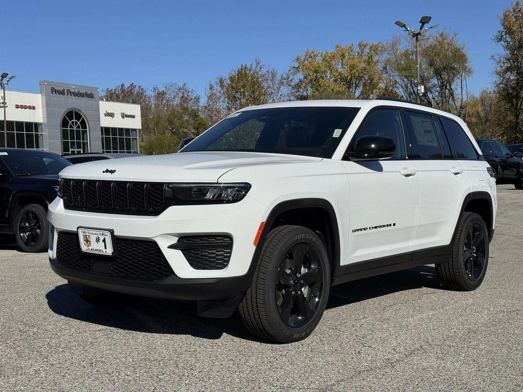 new 2025 Jeep Grand Cherokee car, priced at $38,030