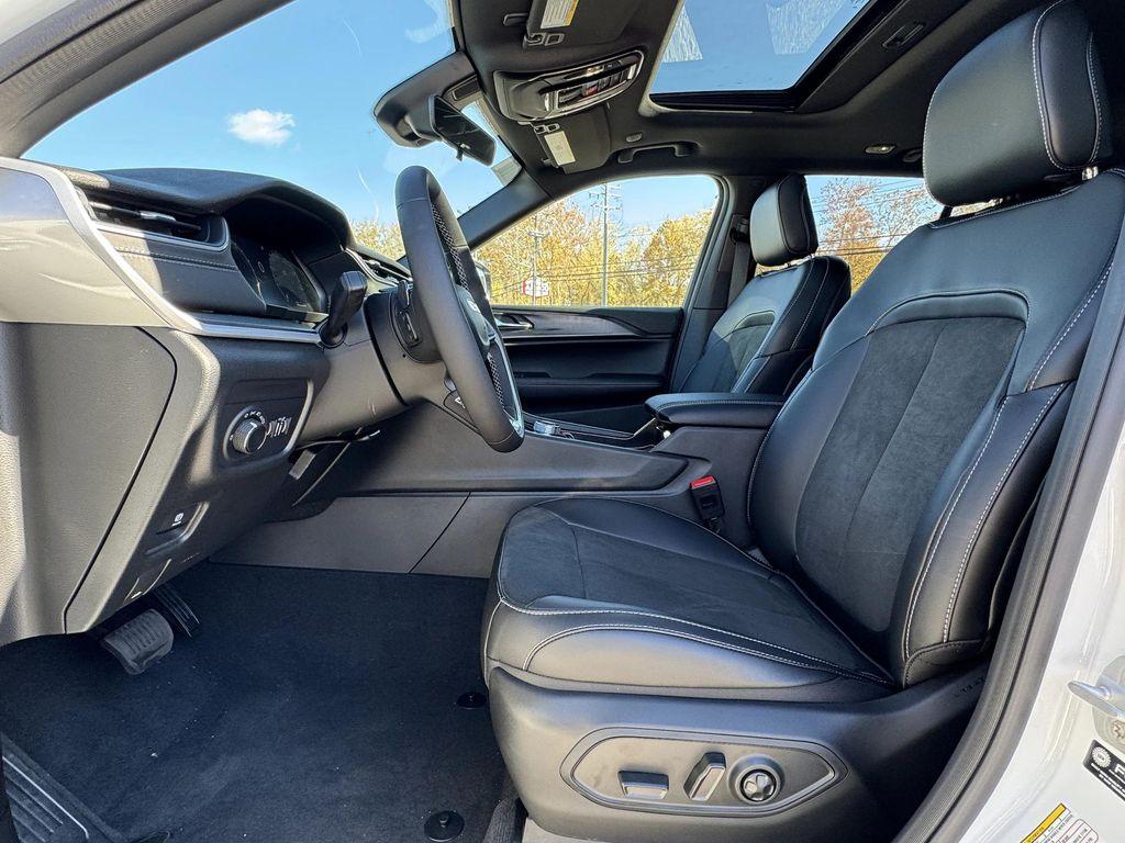 new 2025 Jeep Grand Cherokee car, priced at $38,030