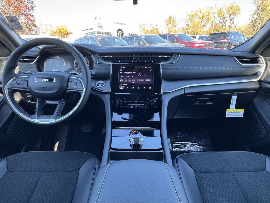 new 2025 Jeep Grand Cherokee car, priced at $38,030