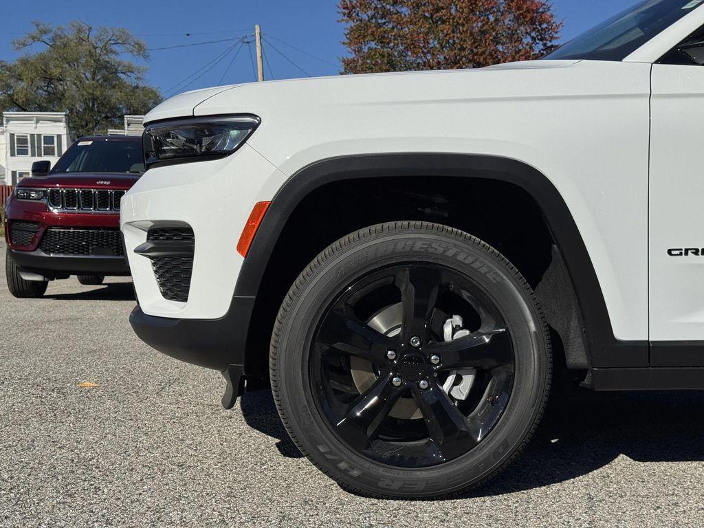 new 2025 Jeep Grand Cherokee car, priced at $38,030