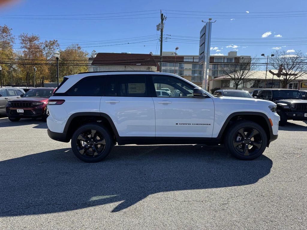 new 2025 Jeep Grand Cherokee car, priced at $38,030