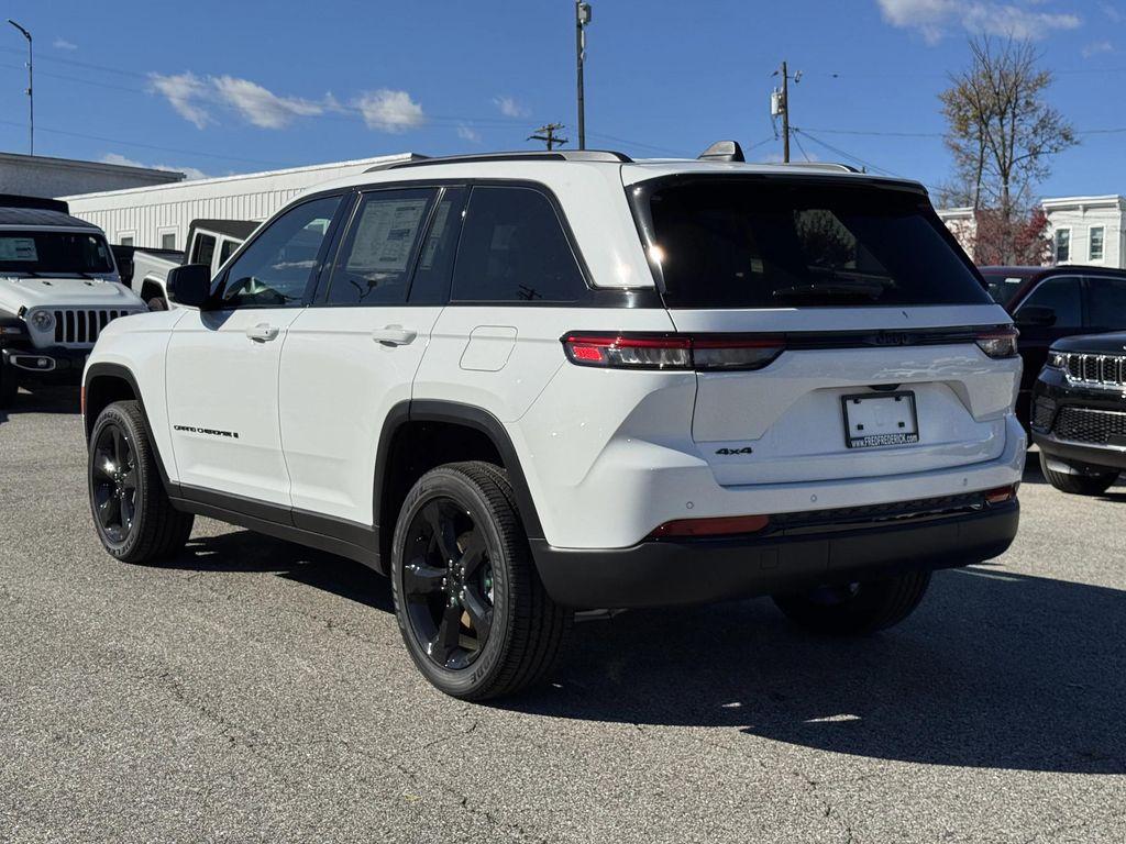 new 2025 Jeep Grand Cherokee car, priced at $38,030