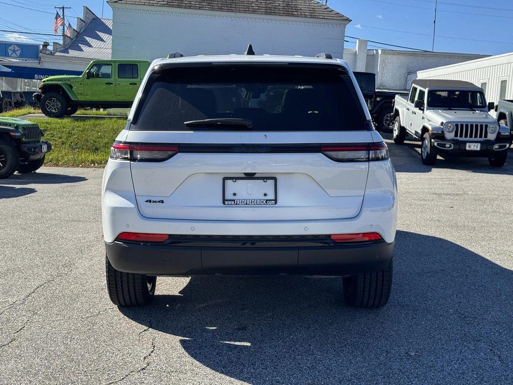 new 2025 Jeep Grand Cherokee car, priced at $38,030