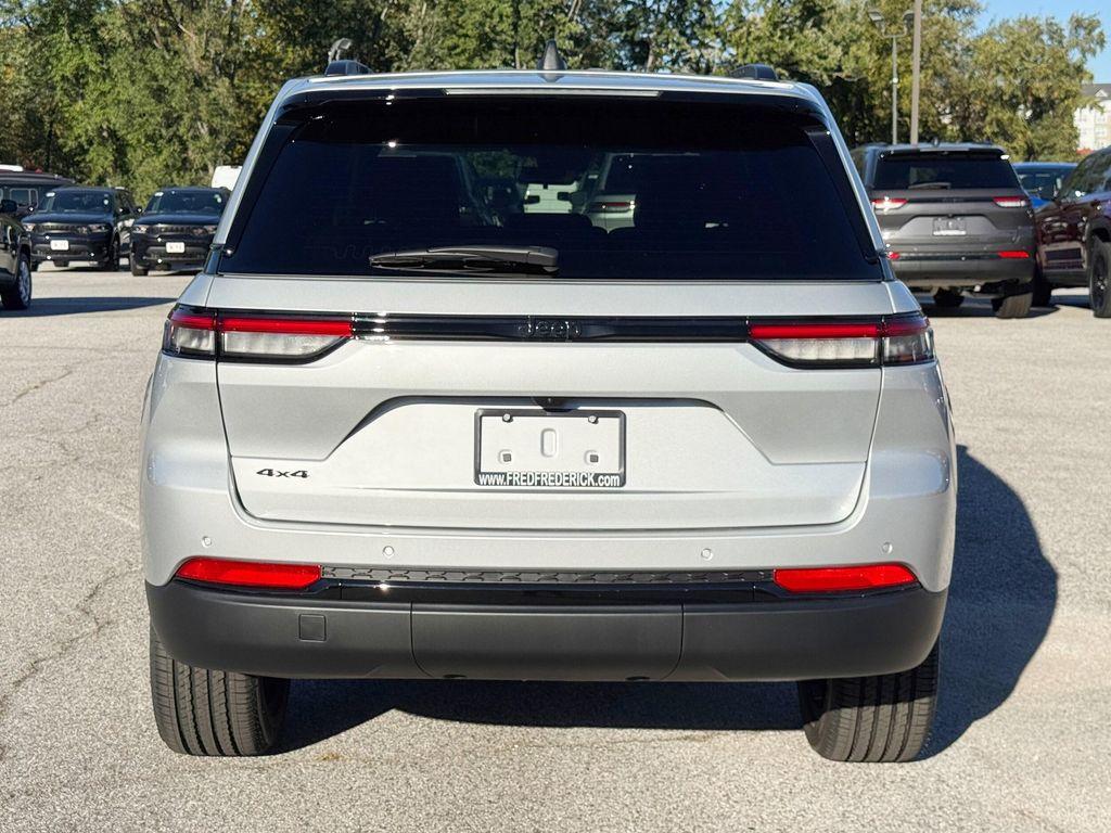 new 2025 Jeep Grand Cherokee car, priced at $38,625