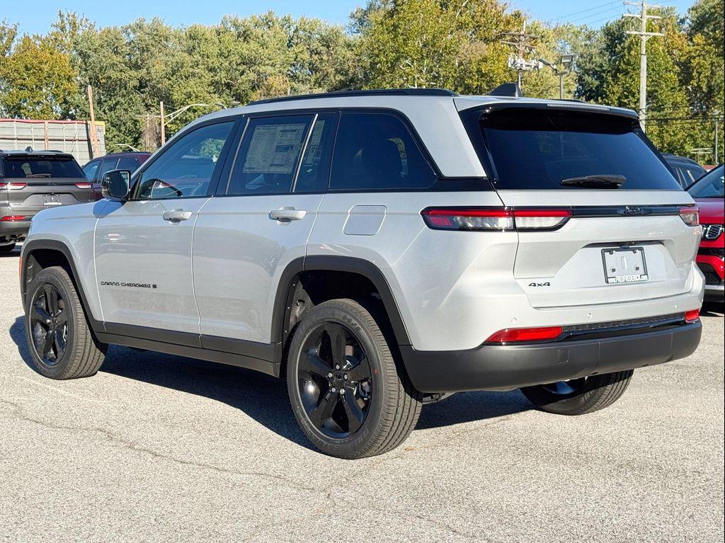 new 2025 Jeep Grand Cherokee car, priced at $38,625