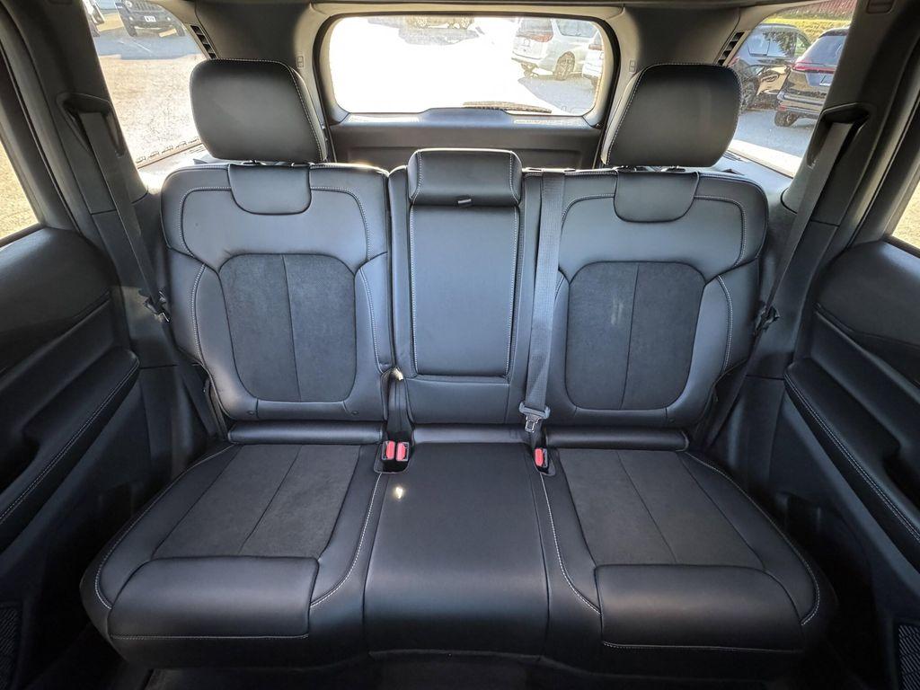 new 2025 Jeep Grand Cherokee car, priced at $38,625