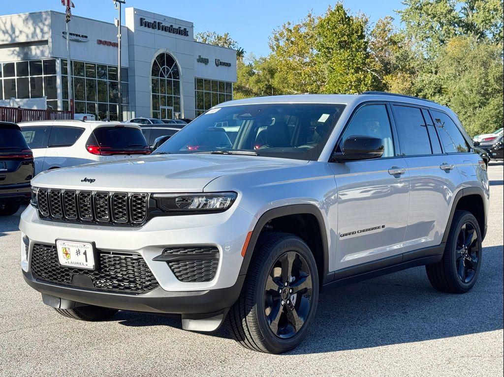 new 2025 Jeep Grand Cherokee car, priced at $38,625