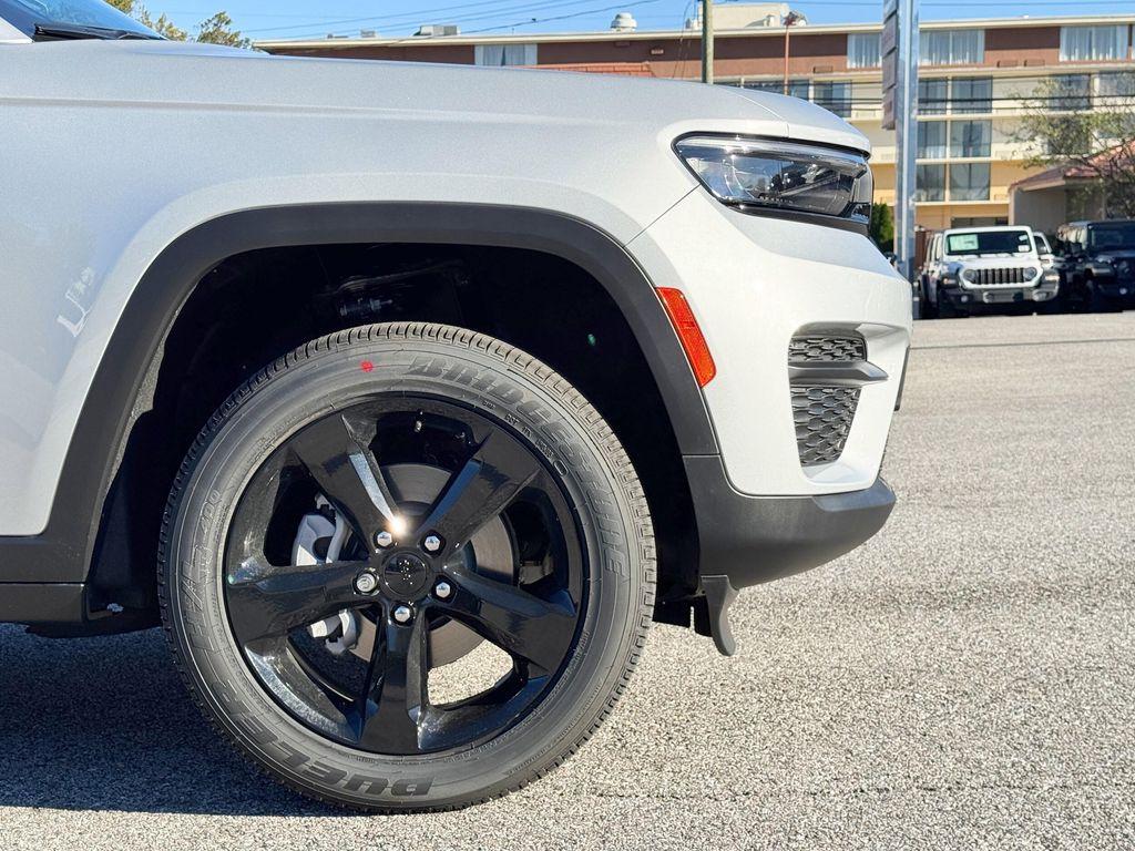 new 2025 Jeep Grand Cherokee car, priced at $38,625