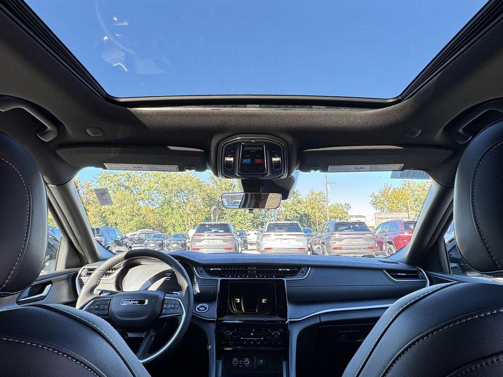 new 2025 Jeep Grand Cherokee car, priced at $38,625