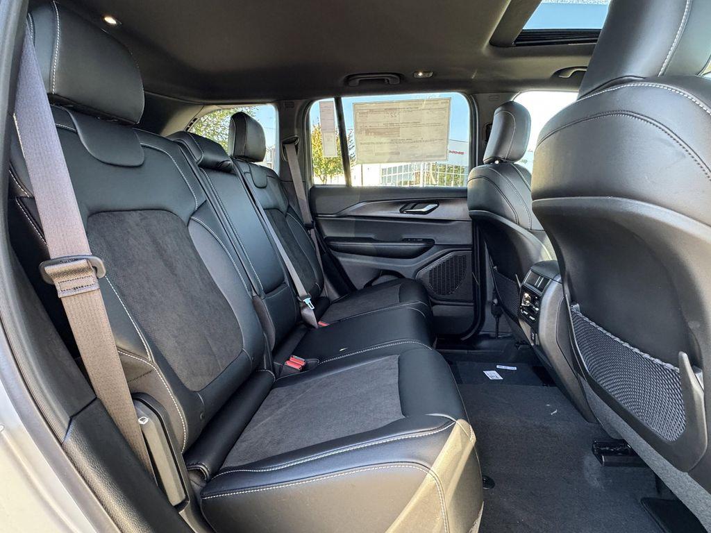 new 2025 Jeep Grand Cherokee car, priced at $38,625