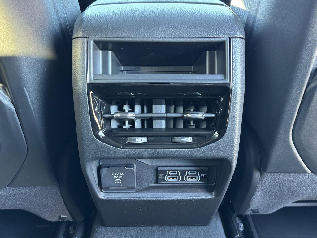 new 2025 Jeep Grand Cherokee car, priced at $38,625