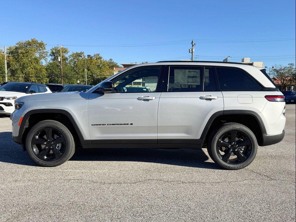 new 2025 Jeep Grand Cherokee car, priced at $38,625