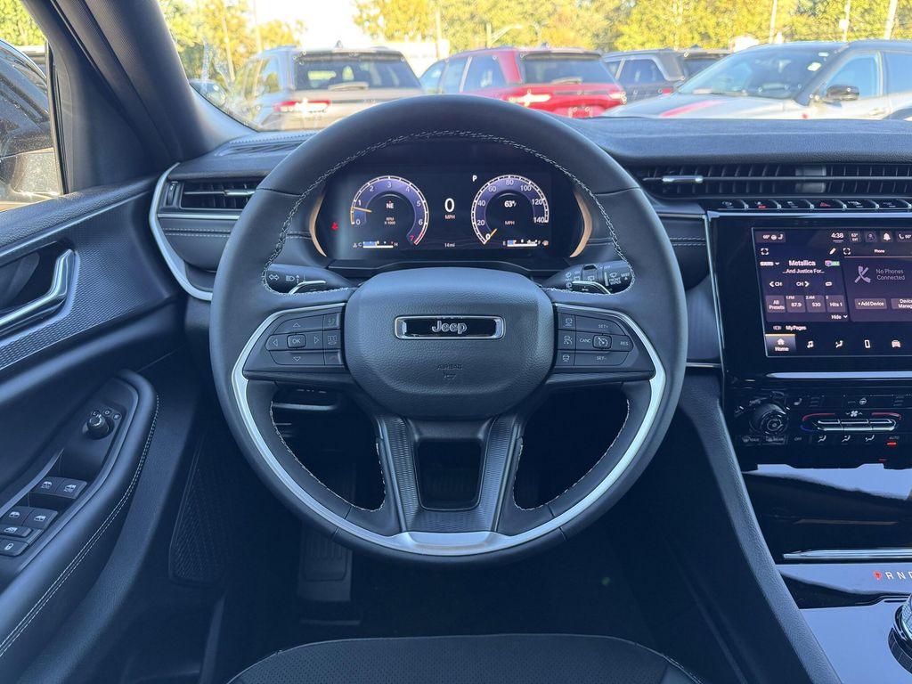 new 2025 Jeep Grand Cherokee car, priced at $38,625