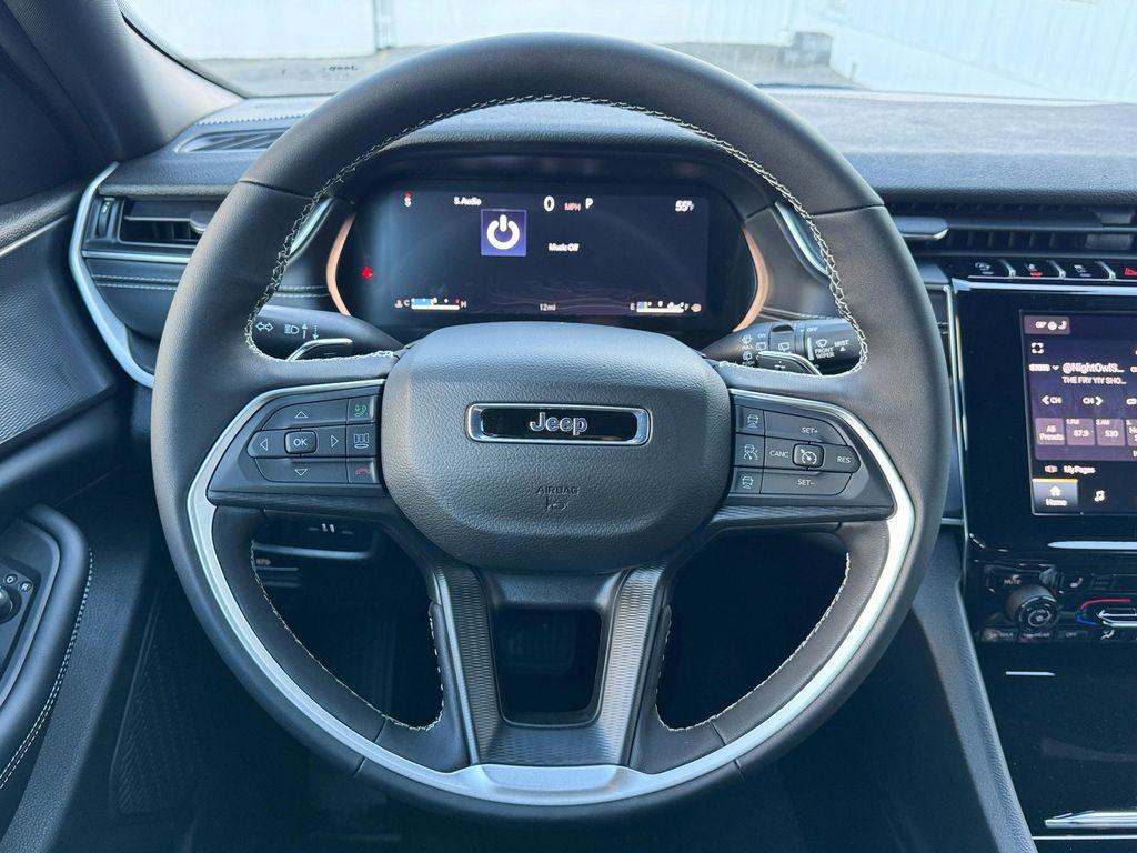 new 2025 Jeep Grand Cherokee car, priced at $38,920