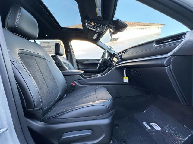 new 2025 Jeep Grand Cherokee car, priced at $46,670