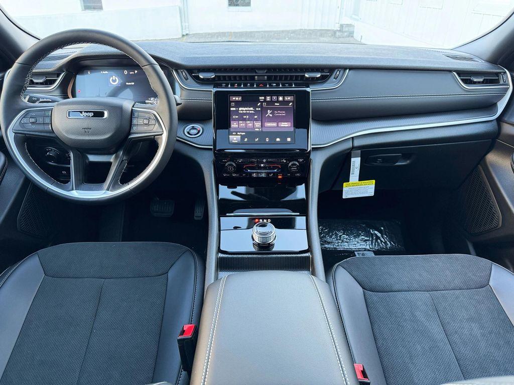 new 2025 Jeep Grand Cherokee car, priced at $38,920