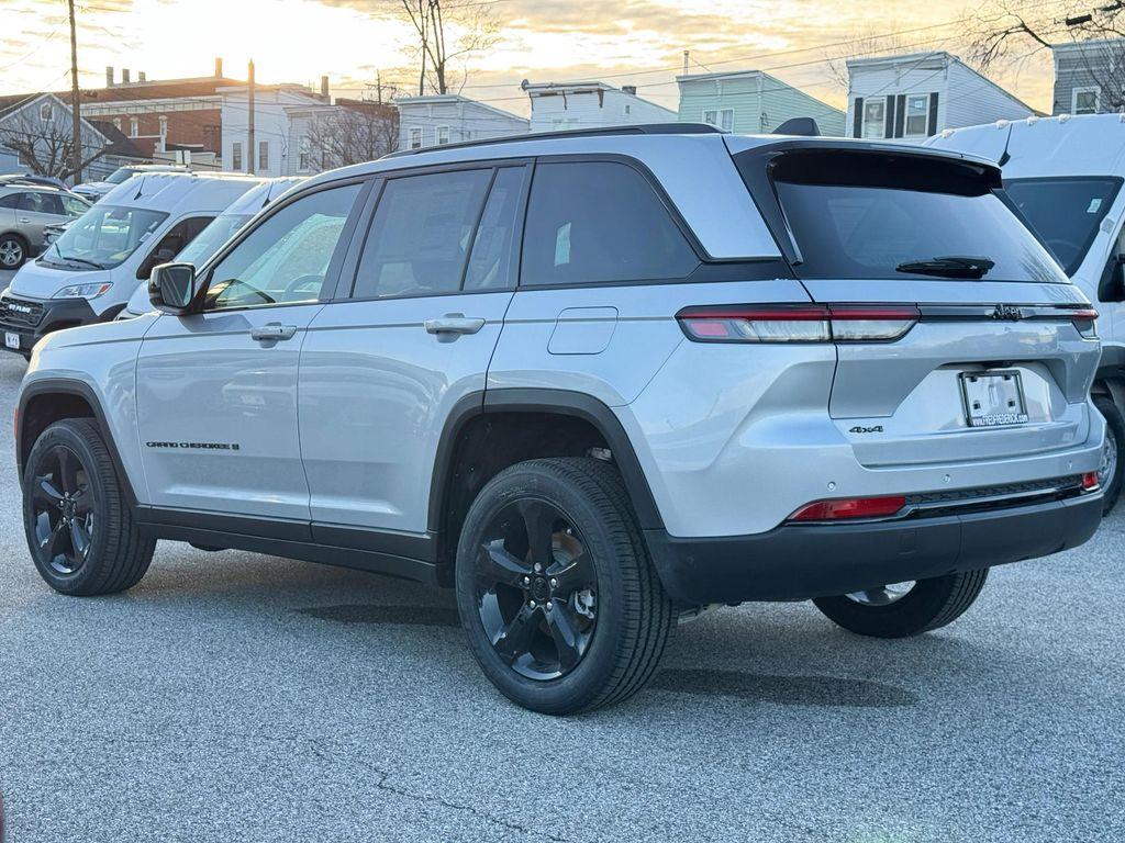 new 2025 Jeep Grand Cherokee car, priced at $38,920