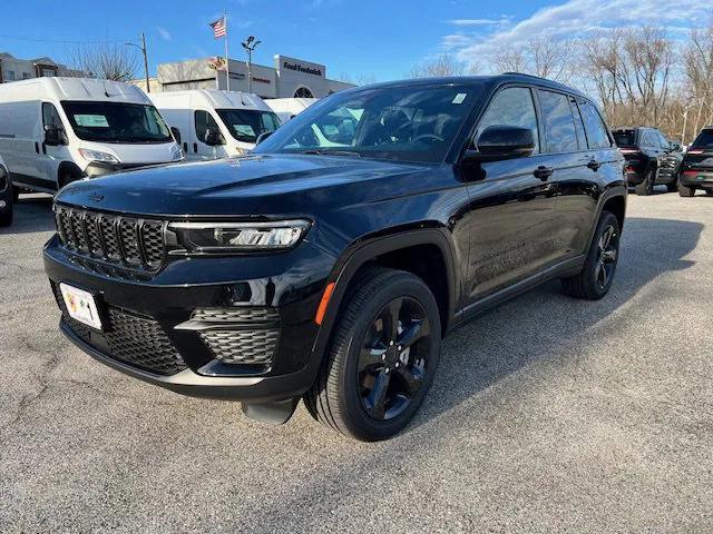 new 2025 Jeep Grand Cherokee car, priced at $46,670