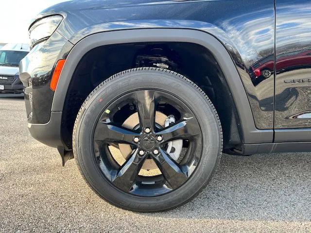 new 2025 Jeep Grand Cherokee car, priced at $46,670