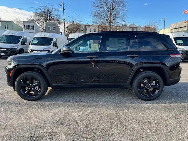 new 2025 Jeep Grand Cherokee car, priced at $46,670