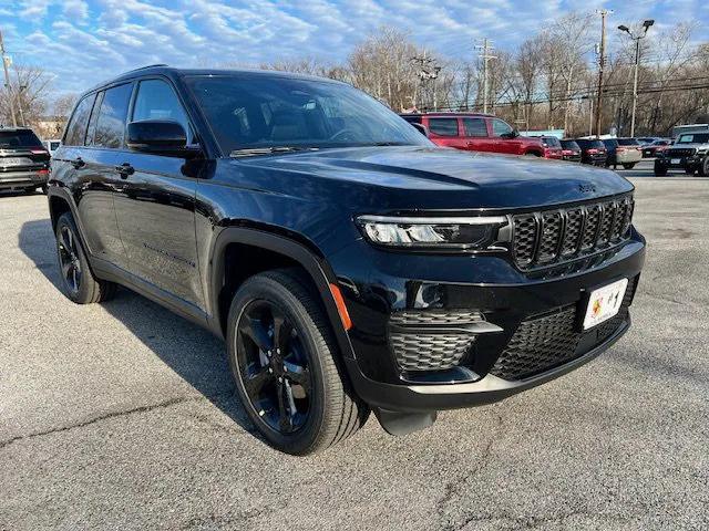 new 2025 Jeep Grand Cherokee car, priced at $46,670