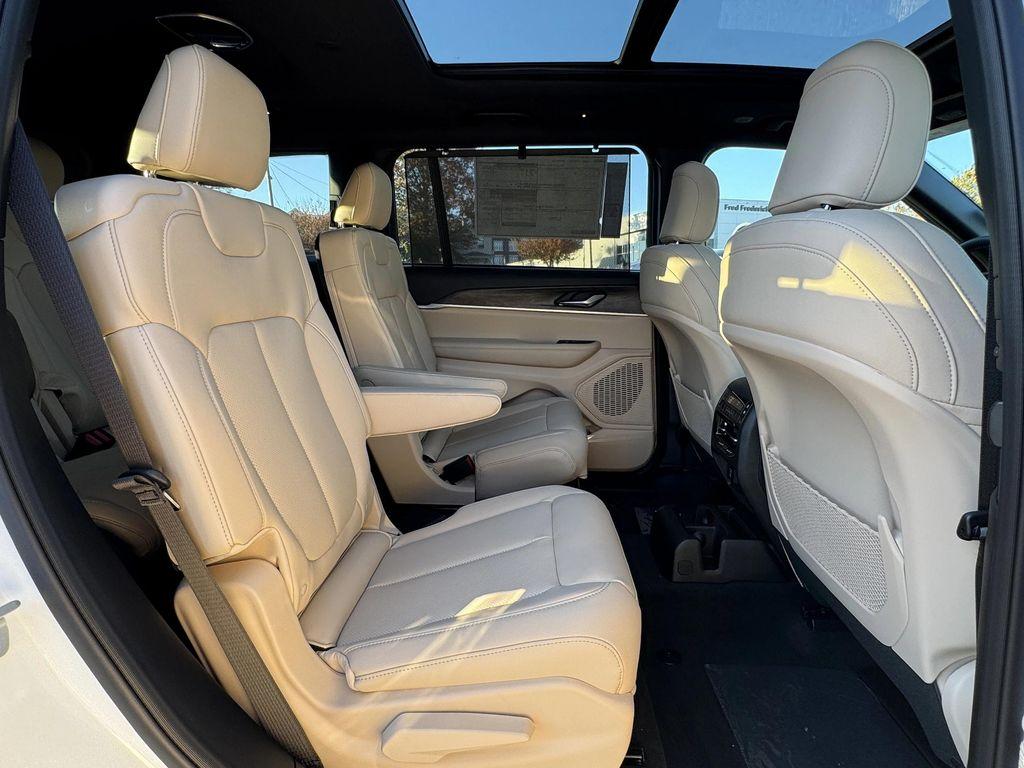 new 2025 Jeep Grand Cherokee L car, priced at $48,665