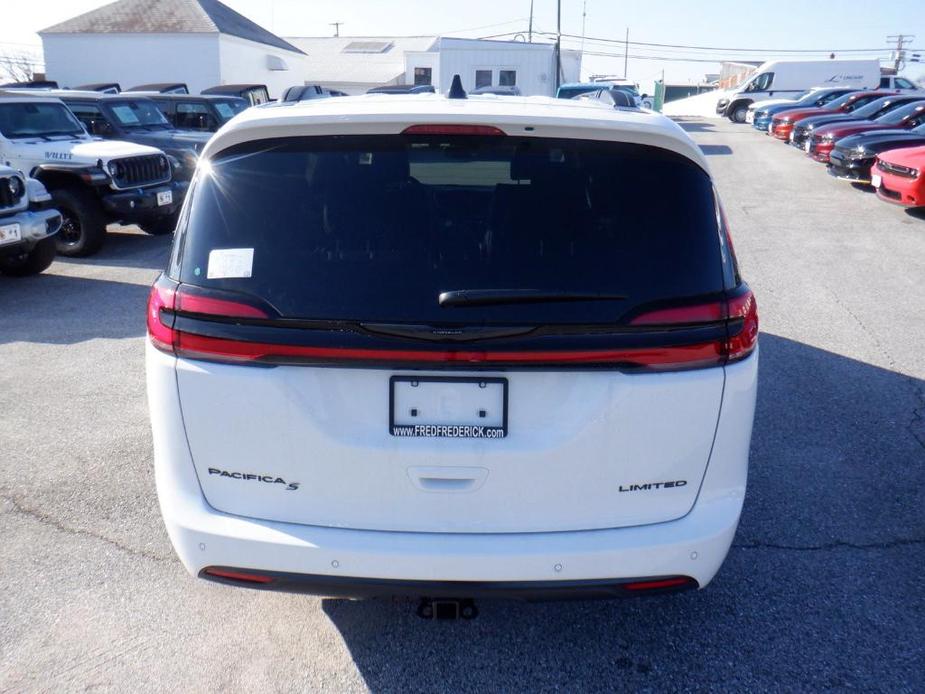 new 2024 Chrysler Pacifica car, priced at $52,015