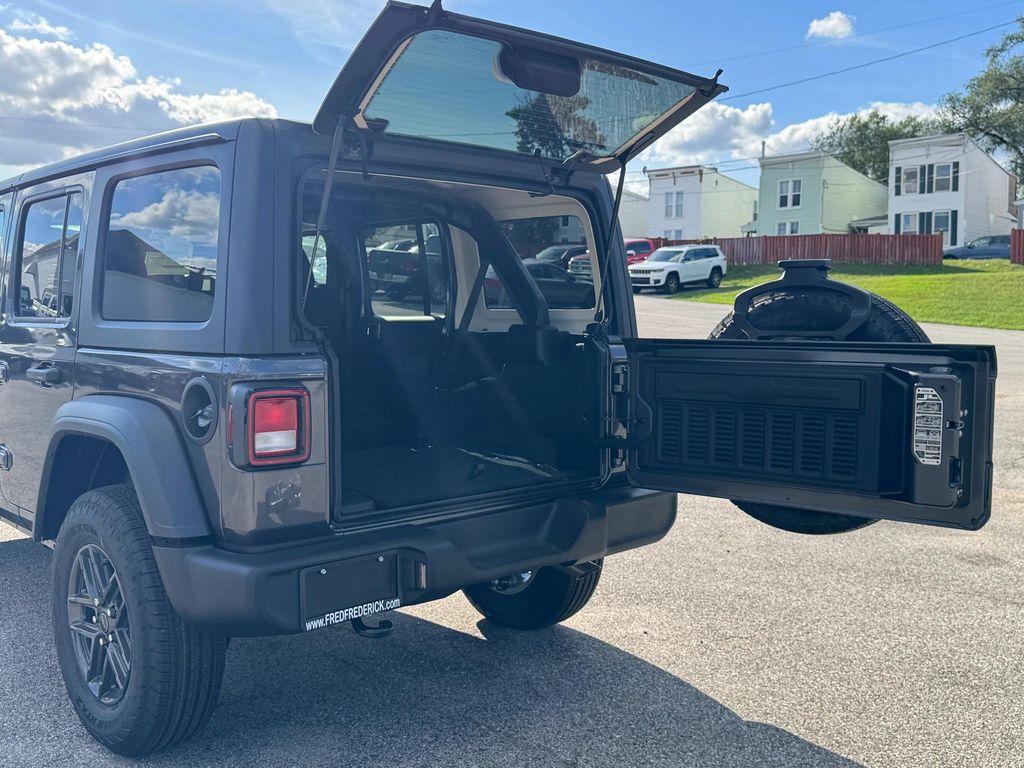 new 2025 Jeep Wrangler car, priced at $47,175
