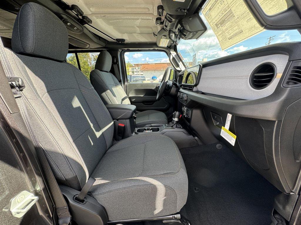 new 2025 Jeep Wrangler car, priced at $47,175