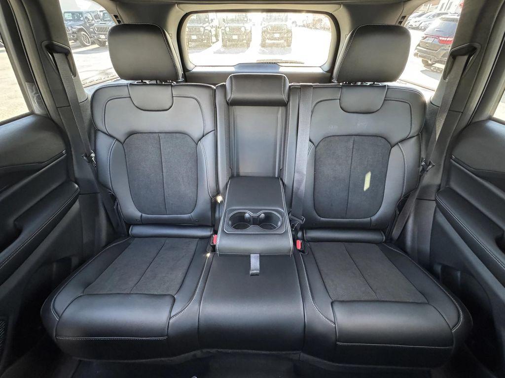 new 2025 Jeep Grand Cherokee car, priced at $38,625