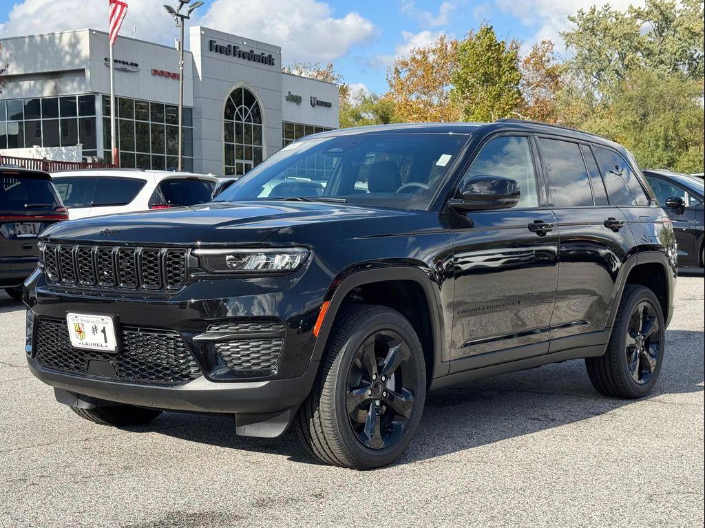 new 2025 Jeep Grand Cherokee car, priced at $38,625