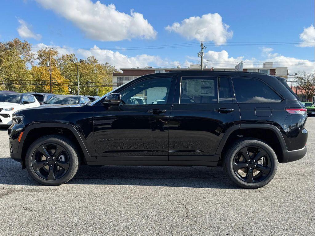 new 2025 Jeep Grand Cherokee car, priced at $38,625