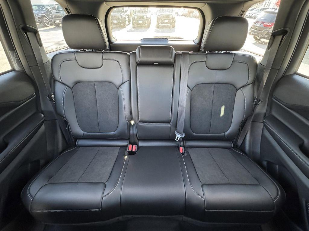 new 2025 Jeep Grand Cherokee car, priced at $38,625