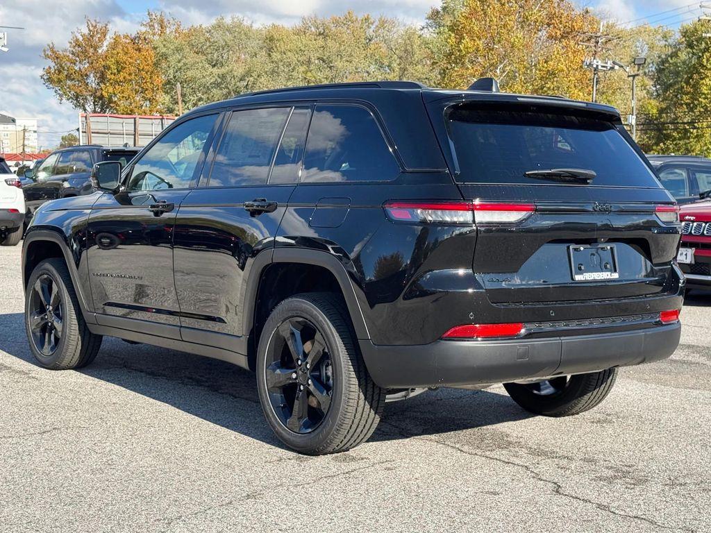 new 2025 Jeep Grand Cherokee car, priced at $38,625