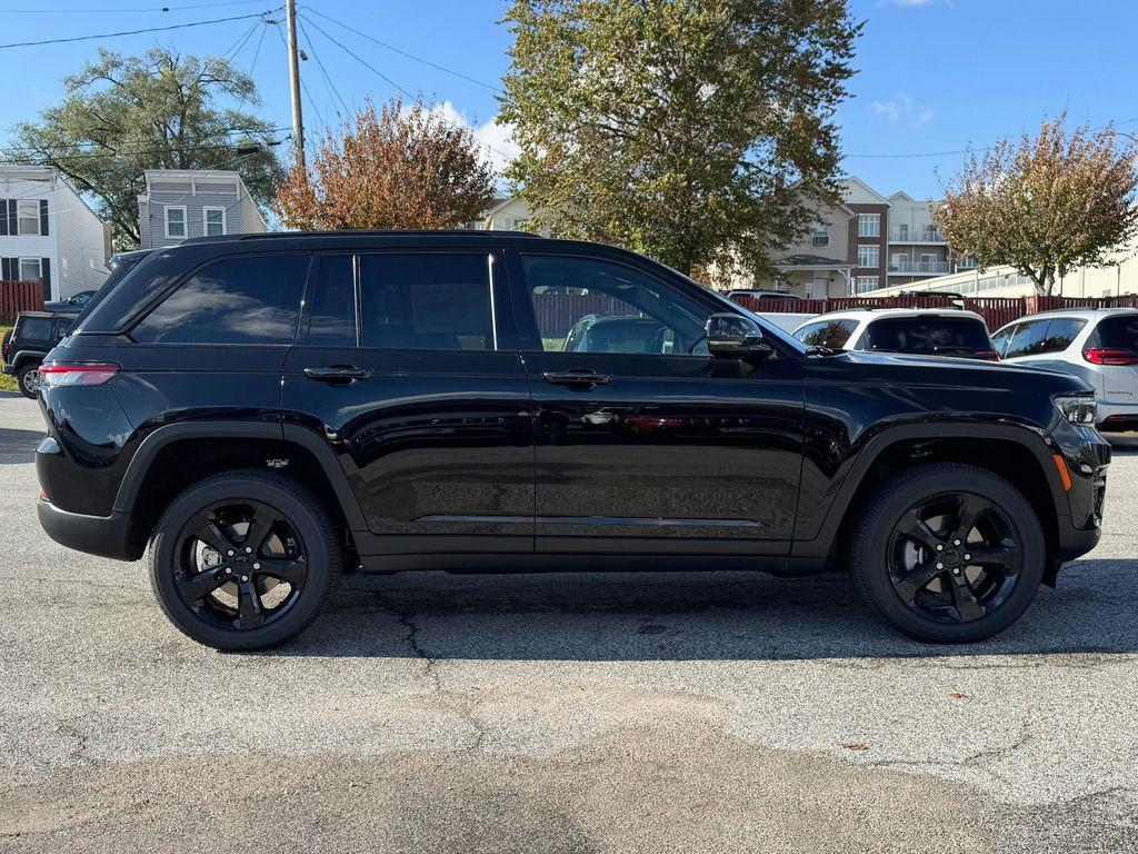 new 2025 Jeep Grand Cherokee car, priced at $38,625
