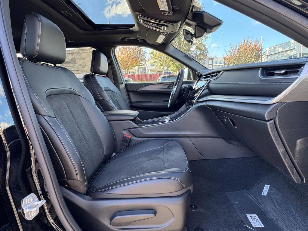 new 2025 Jeep Grand Cherokee car, priced at $38,625