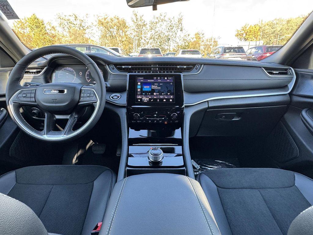 new 2025 Jeep Grand Cherokee car, priced at $38,625