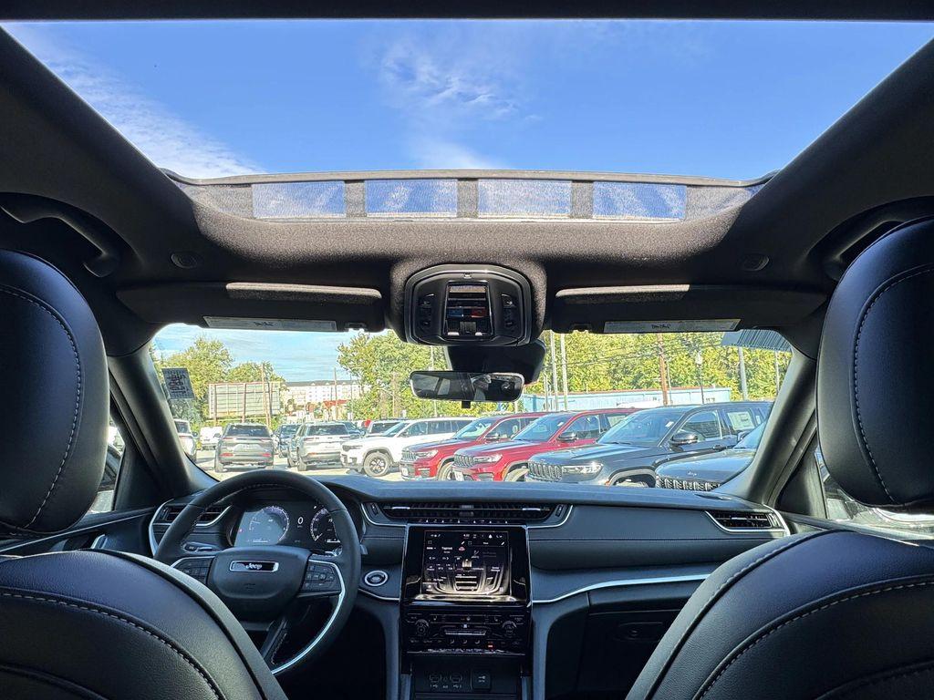 new 2025 Jeep Grand Cherokee car, priced at $38,030