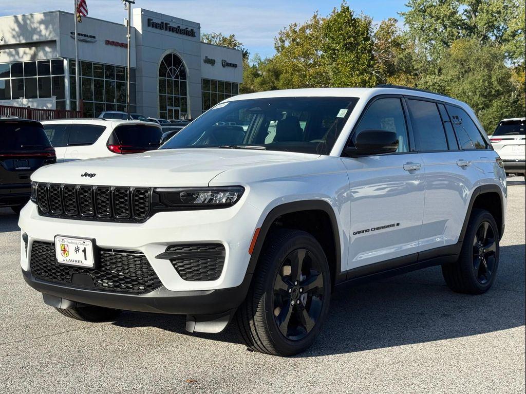 new 2025 Jeep Grand Cherokee car, priced at $38,030