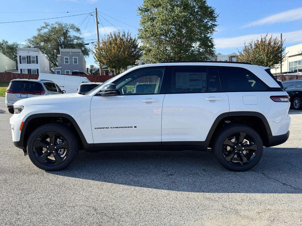 new 2025 Jeep Grand Cherokee car, priced at $38,030