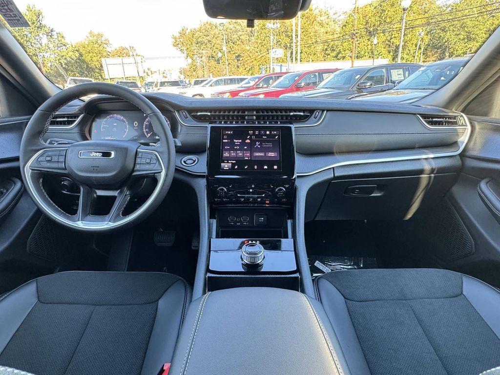 new 2025 Jeep Grand Cherokee car, priced at $38,030