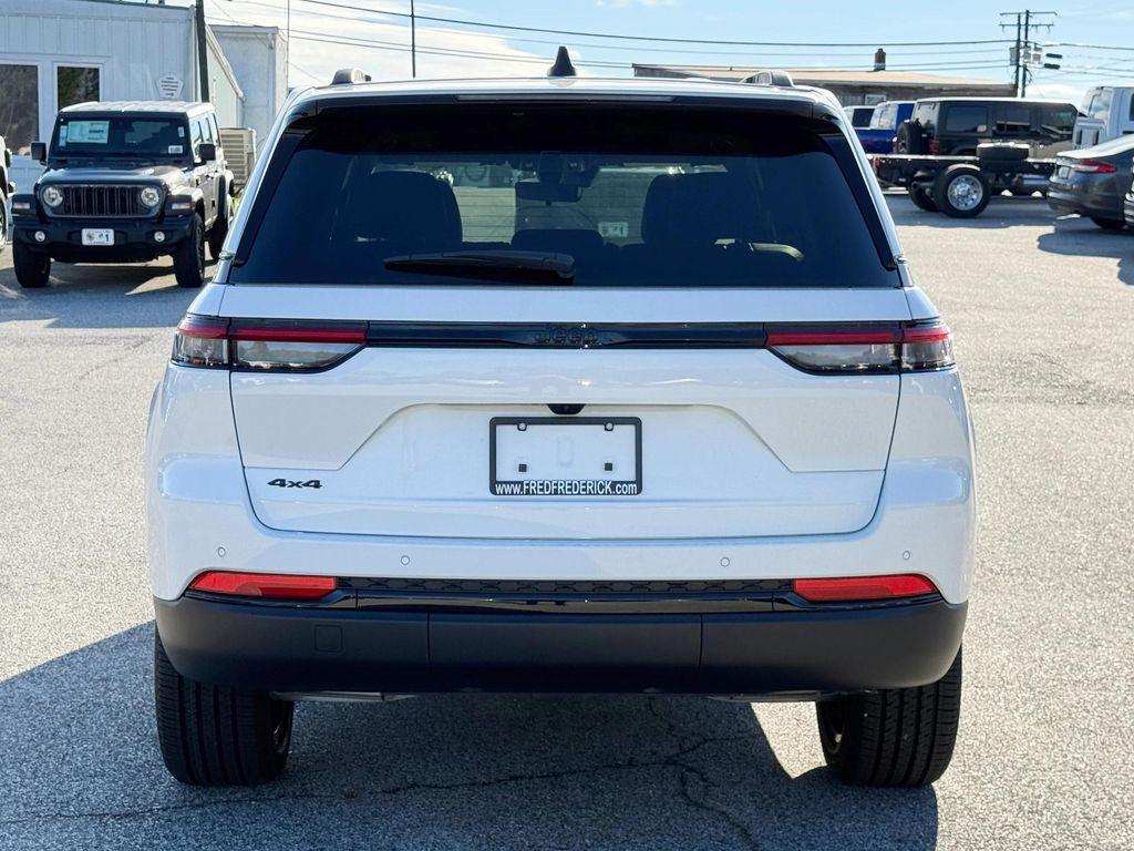 new 2025 Jeep Grand Cherokee car, priced at $38,030