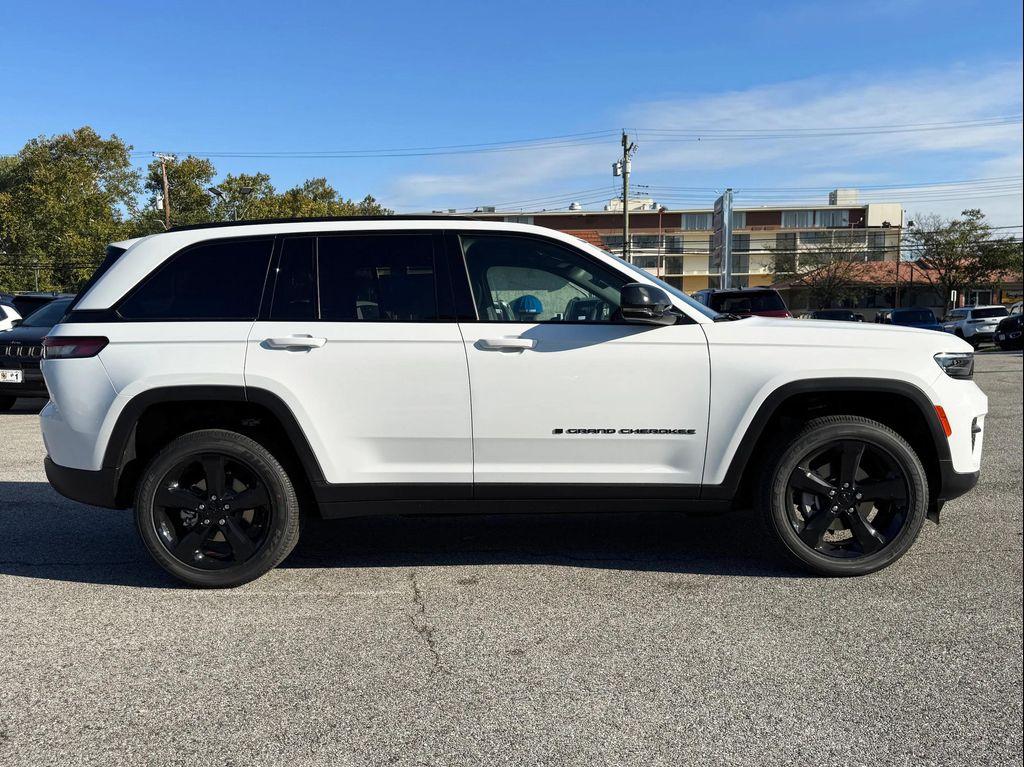 new 2025 Jeep Grand Cherokee car, priced at $38,030