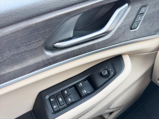 used 2023 Jeep Grand Cherokee car, priced at $39,319